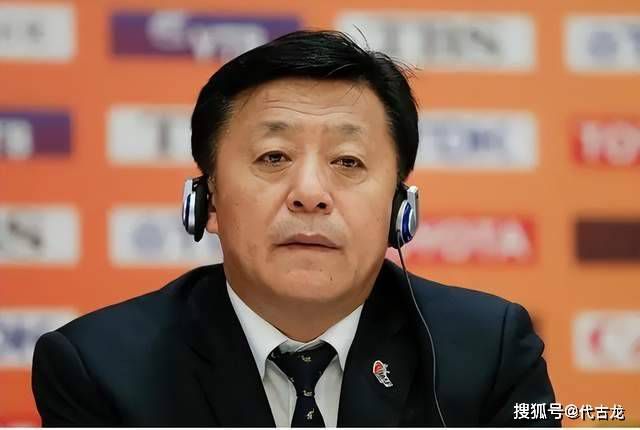 揪着小萝莉的头发疯狂输出